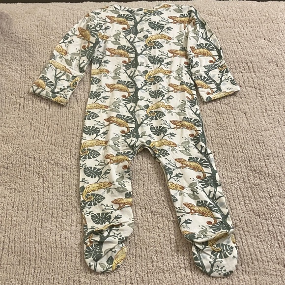 Kate Quinn Chameleon and Leaf Print Footsie - Picture 5 of 5